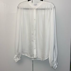 ECRU white collarless long sleeve blouse
Billowy sleeves
Size small